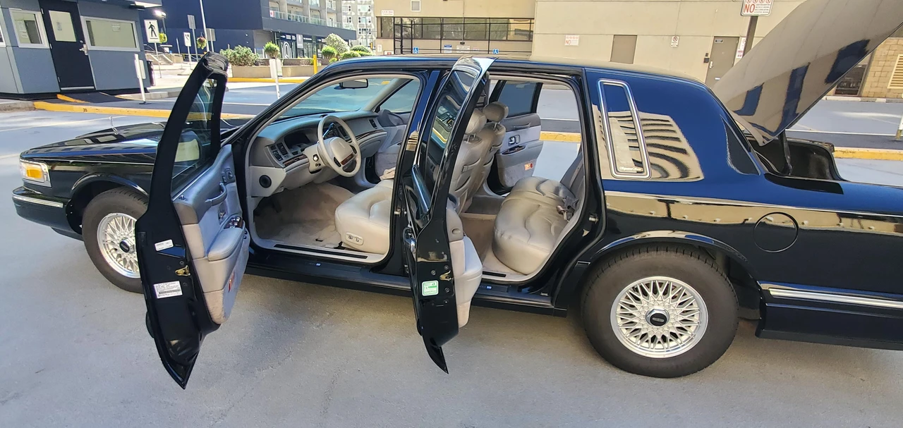 1995 Lincoln Town Car - Image 26 of 31