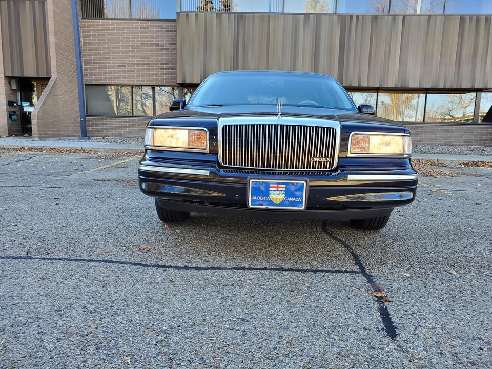 1995 Lincoln Town Car - Image 6 of 31