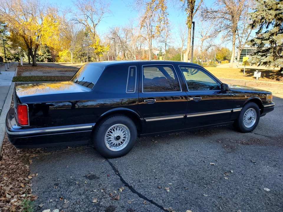 1995 Lincoln Town Car - Image 16 of 31