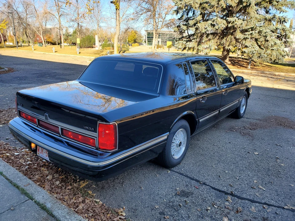 1995 Lincoln Town Car - Image 15 of 31