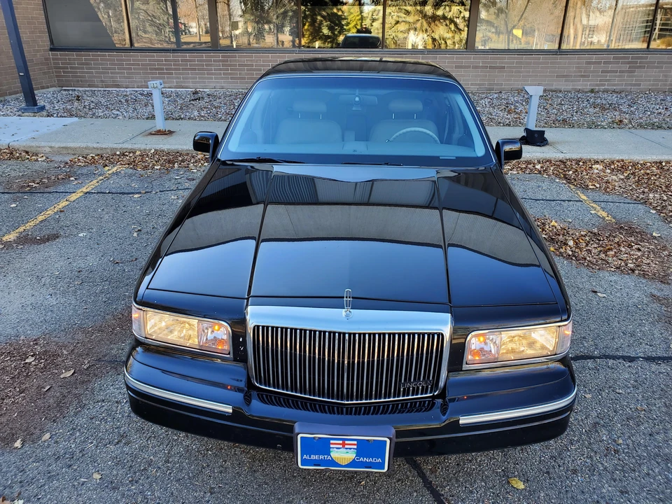 1995 Lincoln Town Car - Image 7 of 31