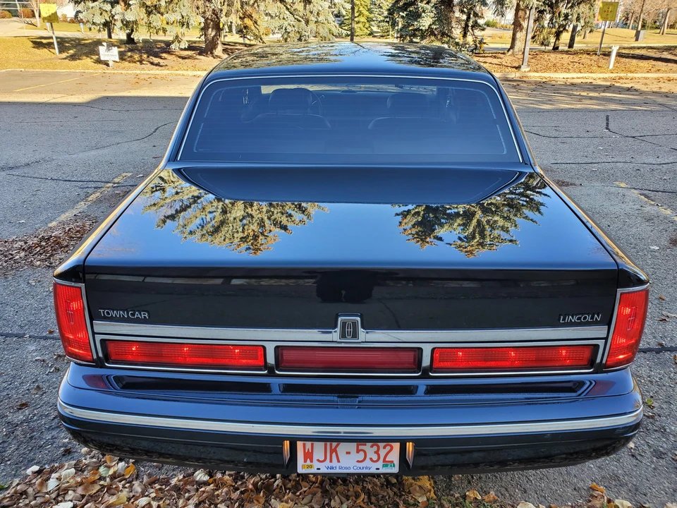 1995 Lincoln Town Car - Image 14 of 31