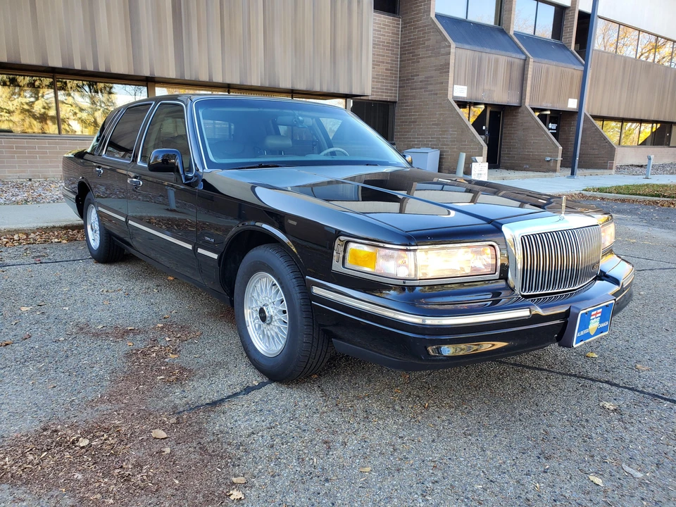 1995 Lincoln Town Car - Image 19 of 31
