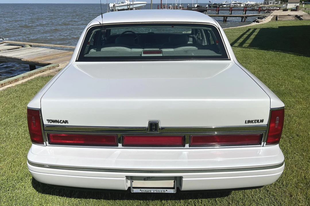 1995 Lincoln Town Car - Image 5 of 31