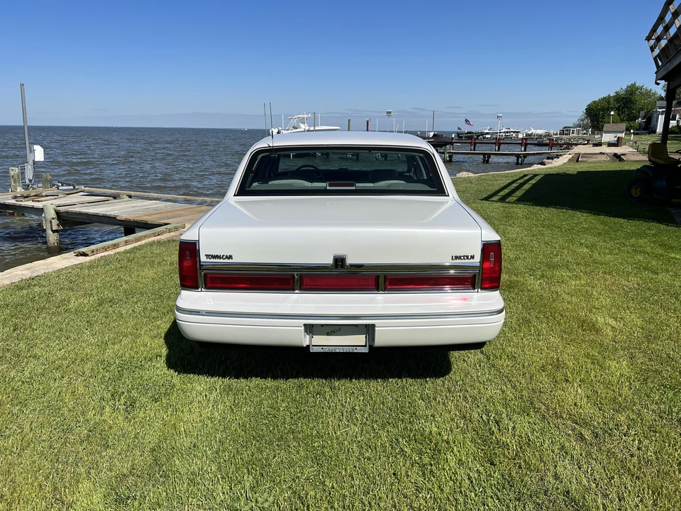 1995 Lincoln Town Car - Image 11 of 31