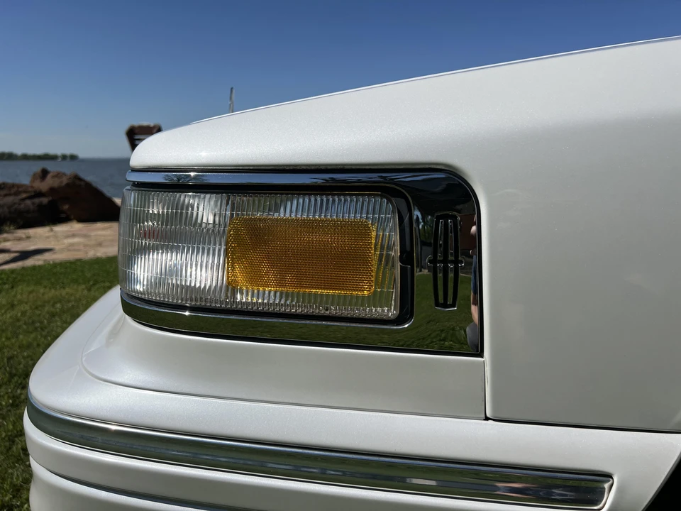 1995 Lincoln Town Car - Image 20 of 31