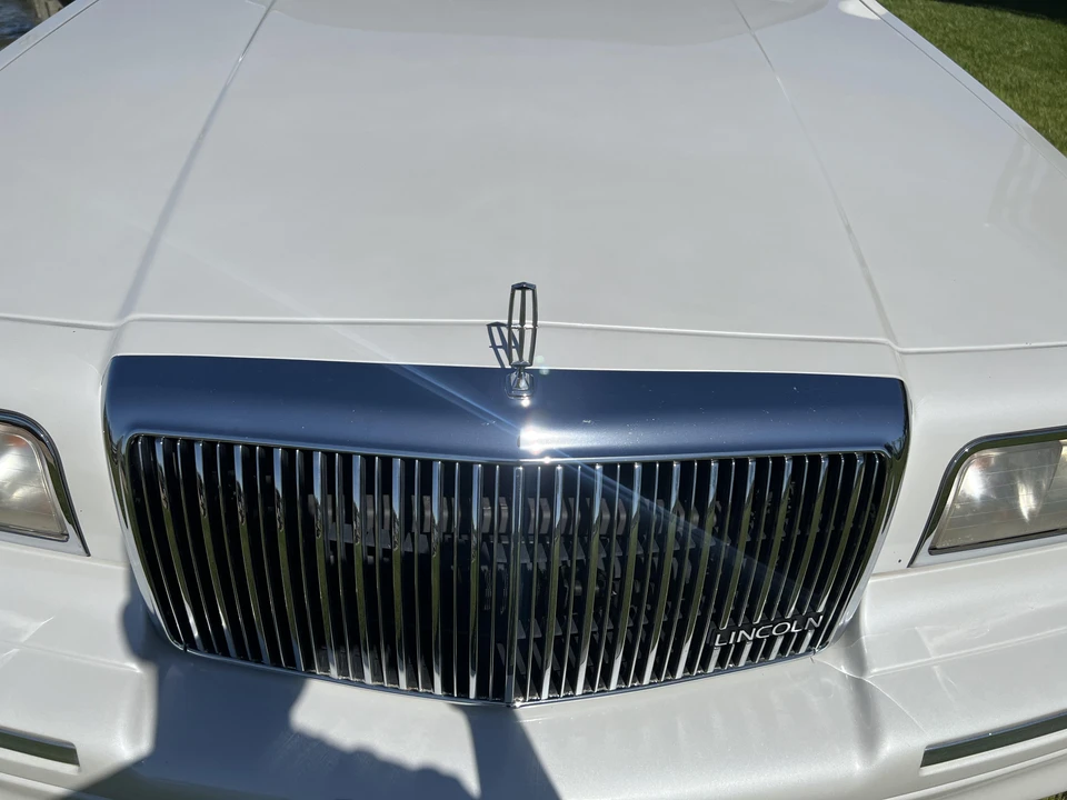 1995 Lincoln Town Car - Image 18 of 31