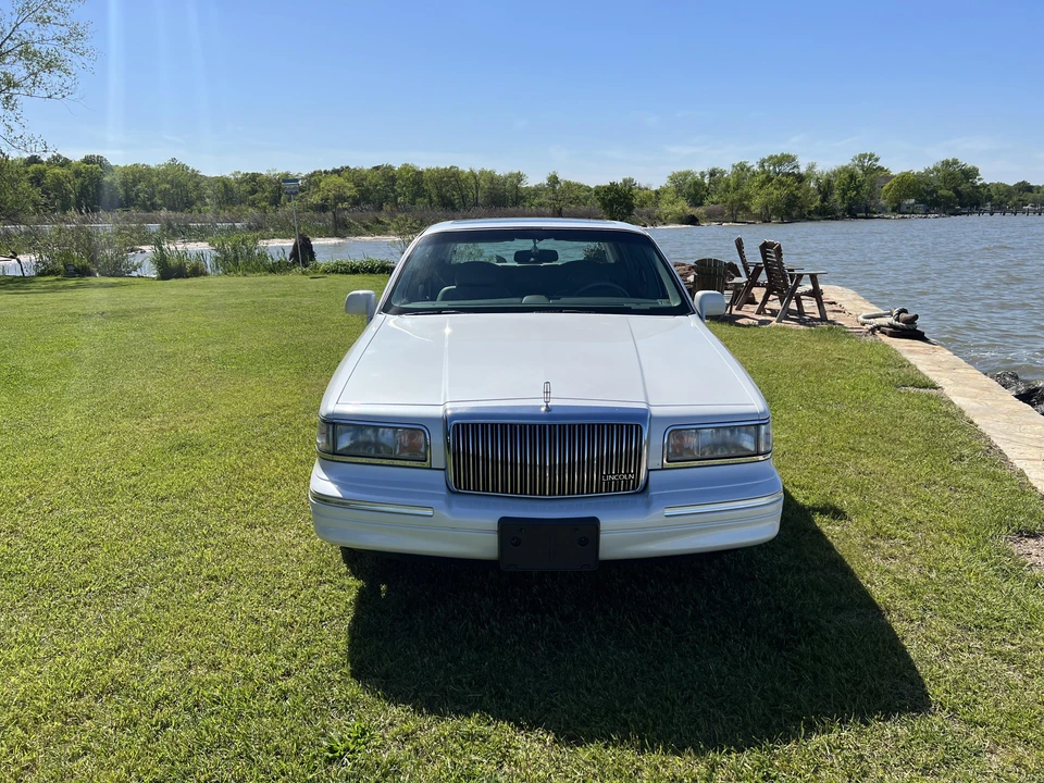1995 Lincoln Town Car - Image 6 of 31