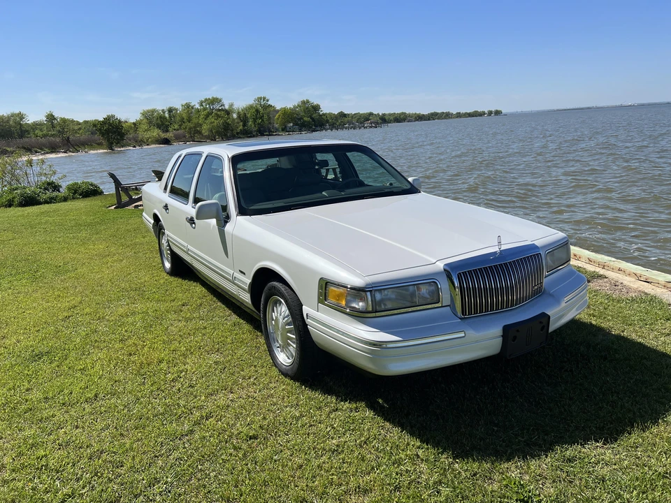 1995 Lincoln Town Car - Image 16 of 31