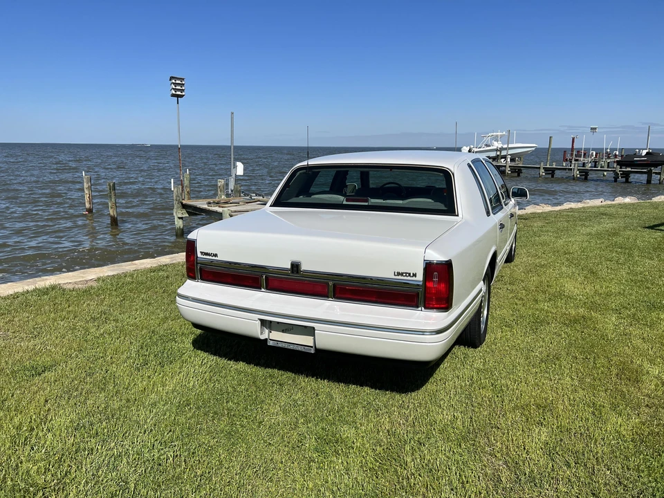1995 Lincoln Town Car - Image 12 of 31