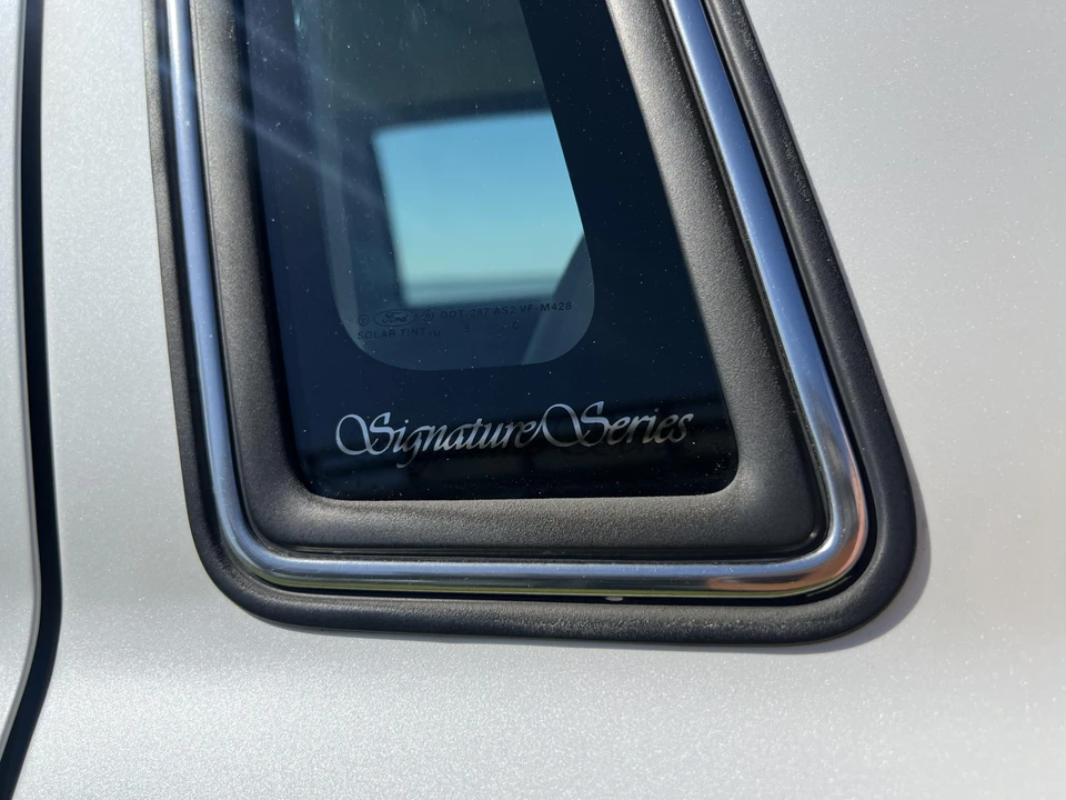 1995 Lincoln Town Car - Image 27 of 31
