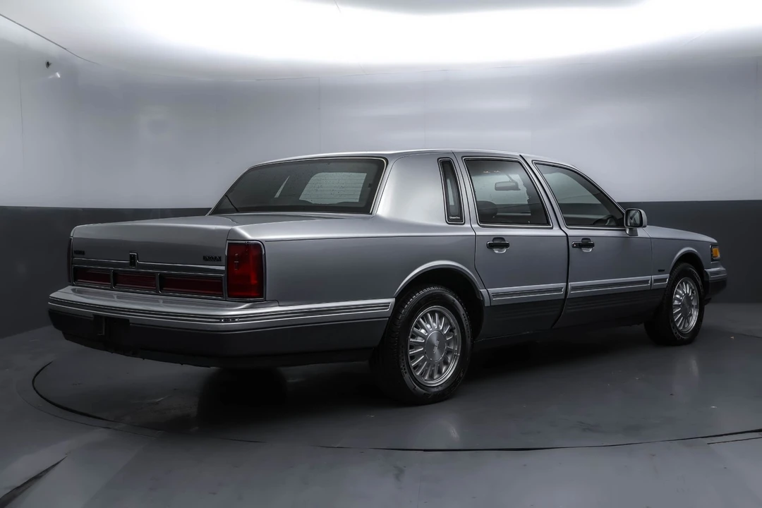 1995 Lincoln Town Car - Image 5 of 21