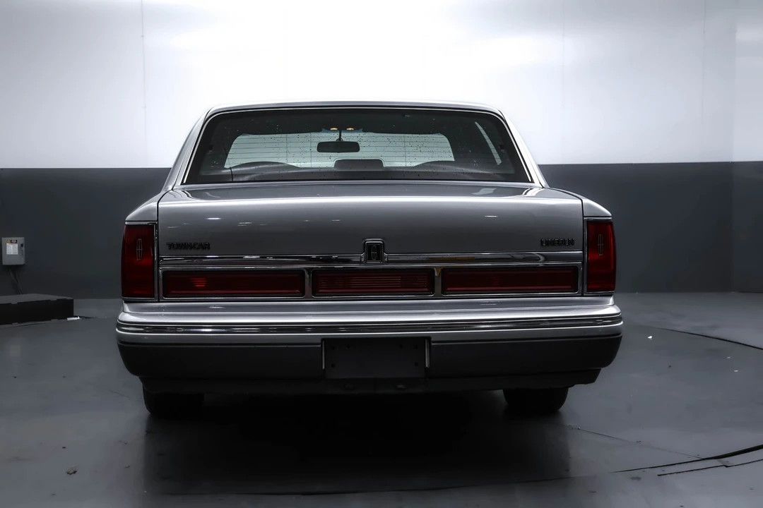 1995 Lincoln Town Car - Image 4 of 21