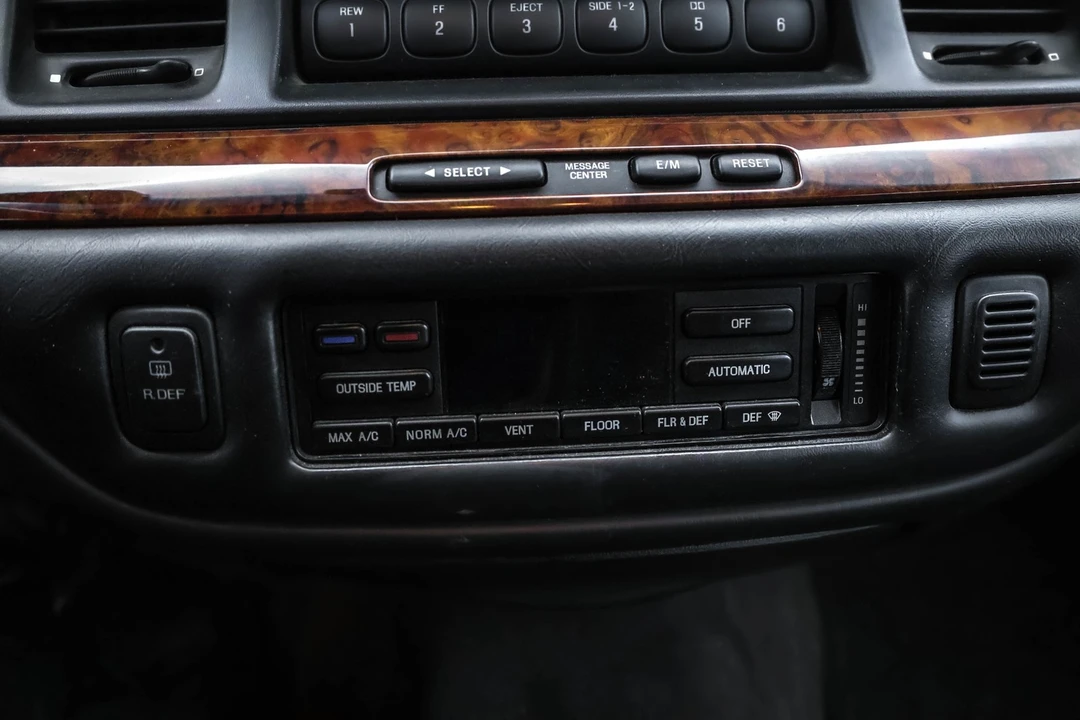 1995 Lincoln Town Car - Image 12 of 21