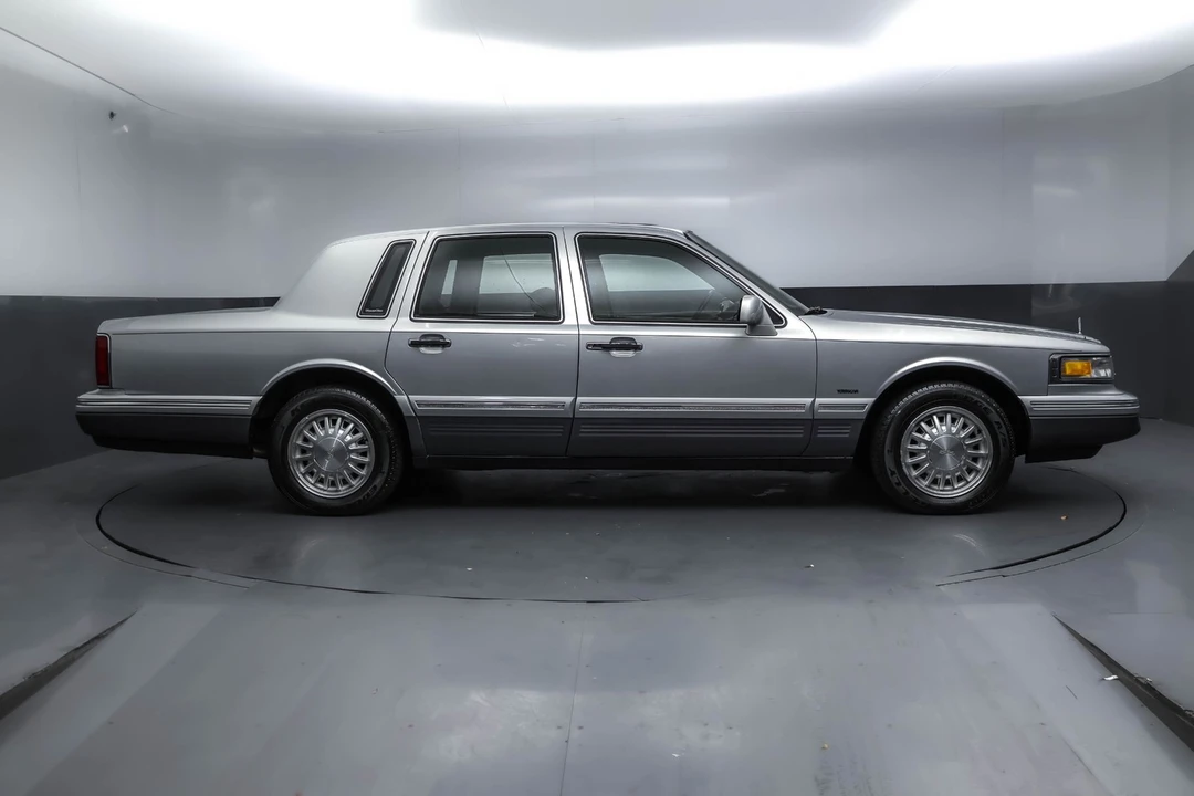 1995 Lincoln Town Car - Image 6 of 21
