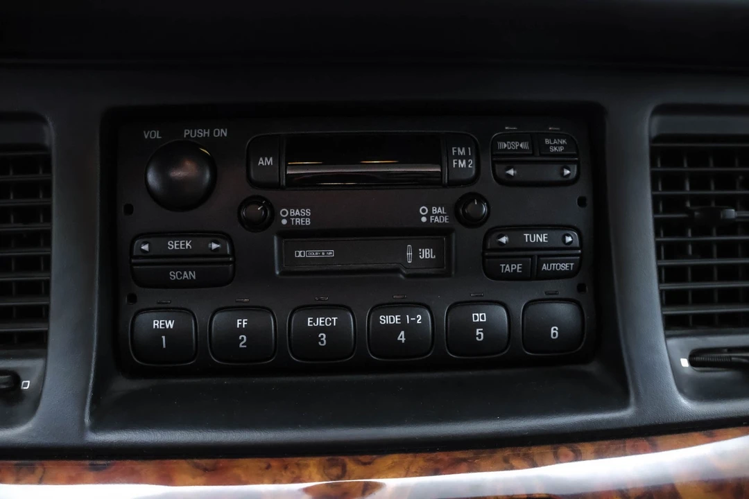 1995 Lincoln Town Car - Image 10 of 12