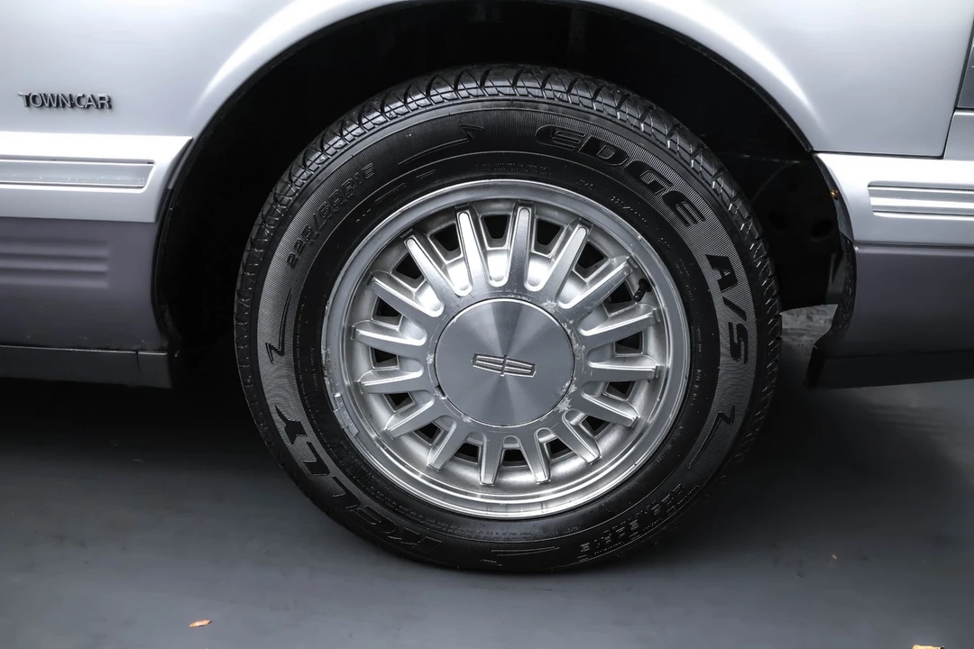 1995 Lincoln Town Car - Image 21 of 21