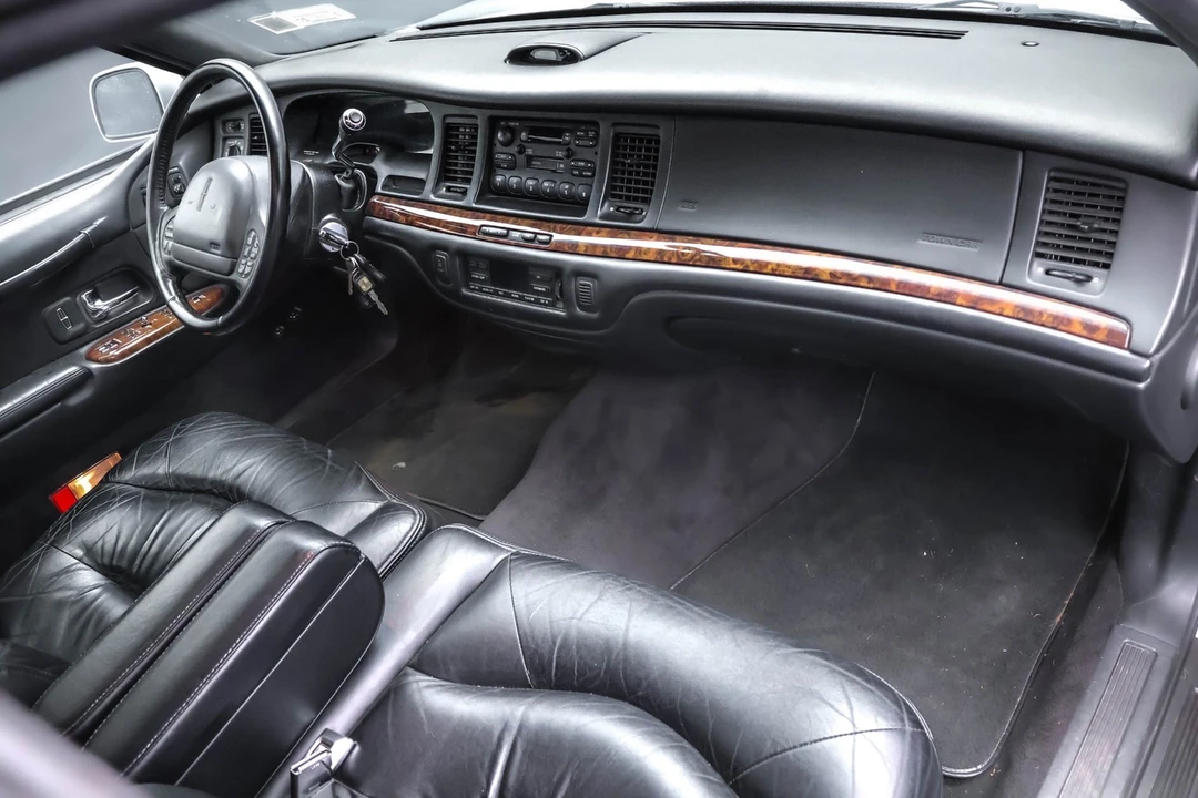 1995 Lincoln Town Car - Image 5 of 12