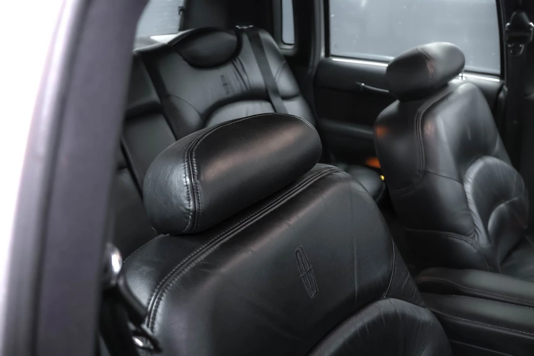 1995 Lincoln Town Car - Image 6 of 12