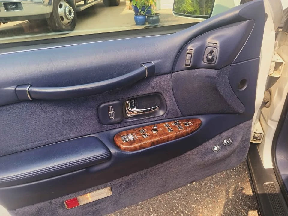 1995 Lincoln Town Car - Image 13 of 20