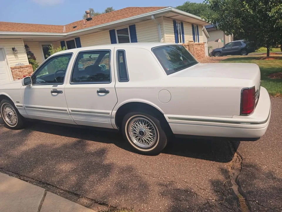 1995 Lincoln Town Car - Image 3 of 20