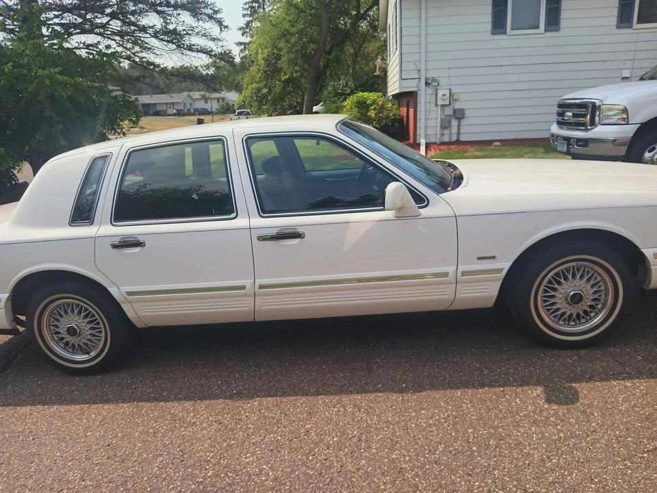 1995 Lincoln Town Car - Image 4 of 20