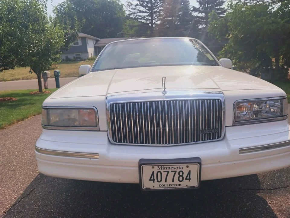 1995 Lincoln Town Car - Image 8 of 20
