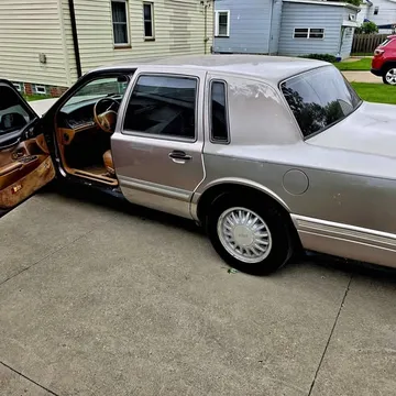1995 Lincoln Town Car Signature