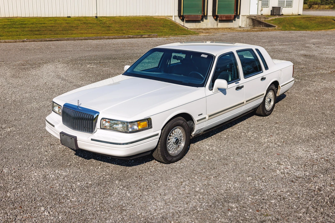 1995 Lincoln Town Car - Image 3 of 31