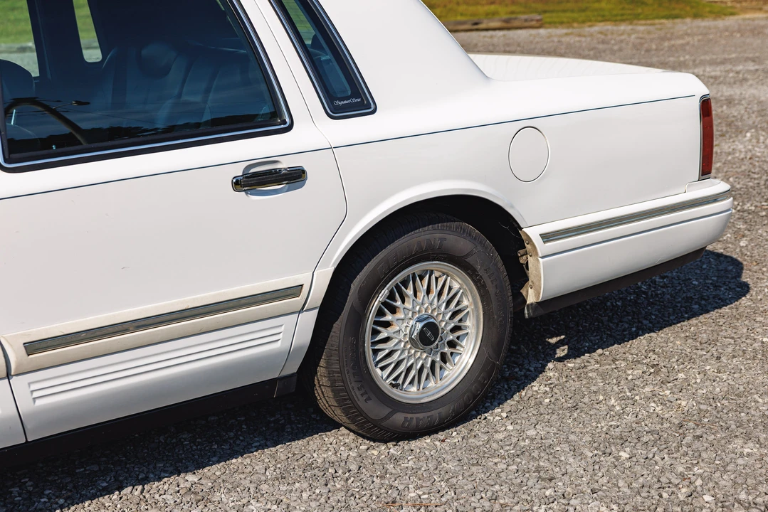1995 Lincoln Town Car - Image 29 of 31
