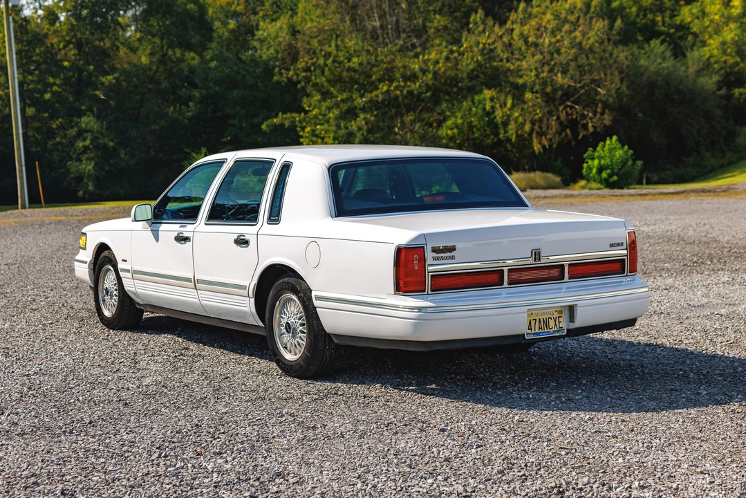 1995 Lincoln Town Car - Image 5 of 31