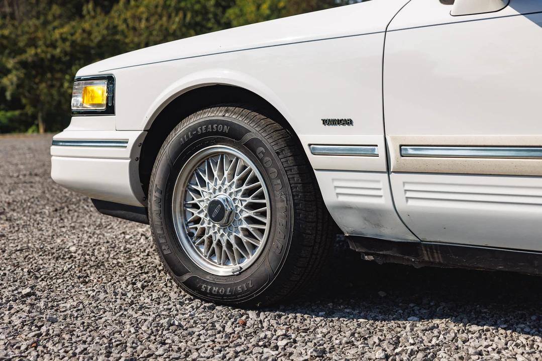 1995 Lincoln Town Car - Image 27 of 31