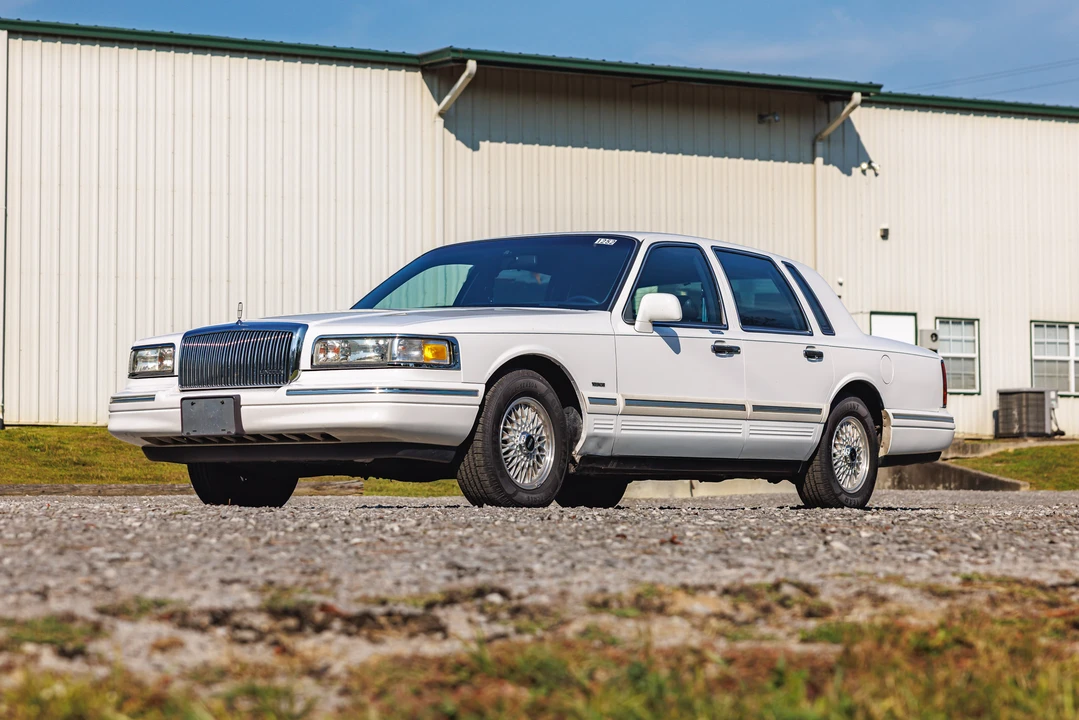 1995 Lincoln Town Car - Image 15 of 31