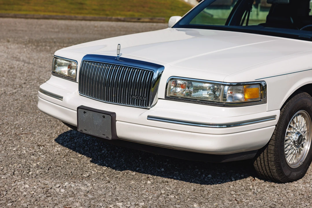 1995 Lincoln Town Car - Image 16 of 31