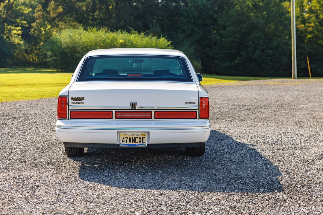 1995 Lincoln Town Car - Image 7 of 31