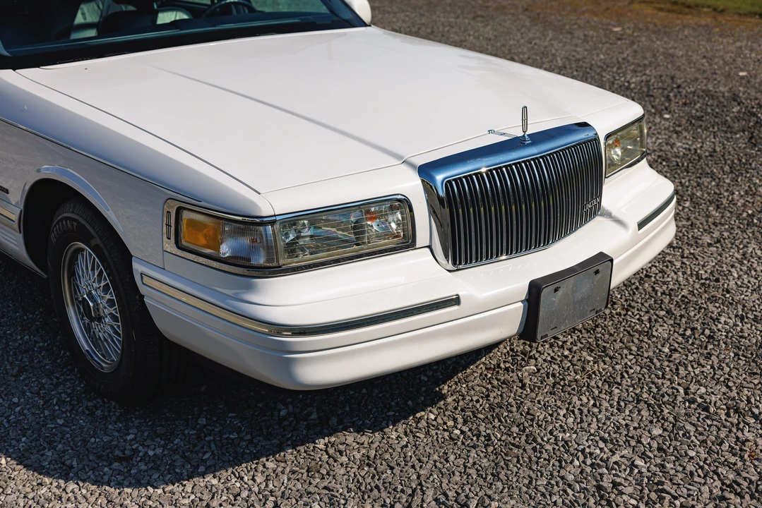 1995 Lincoln Town Car - Image 17 of 31