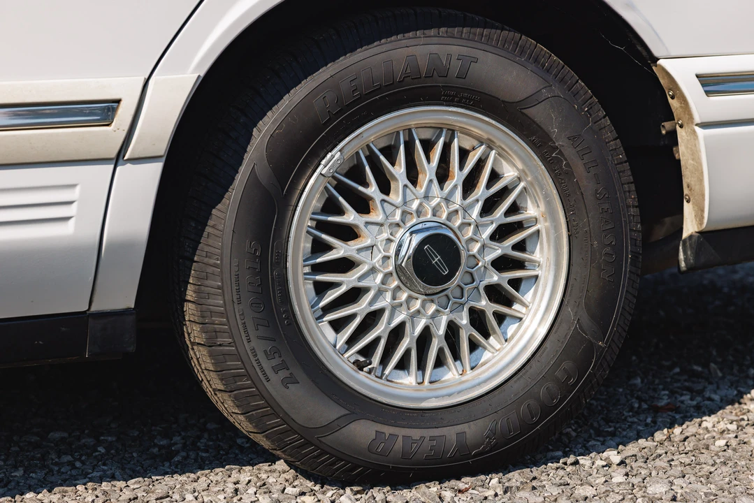 1995 Lincoln Town Car - Image 28 of 31