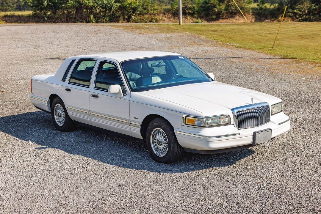 1995 Lincoln Town Car - Image 4 of 31