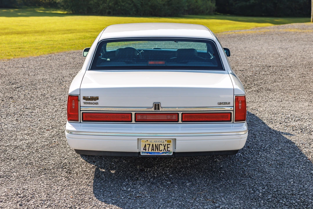 1995 Lincoln Town Car - Image 8 of 31
