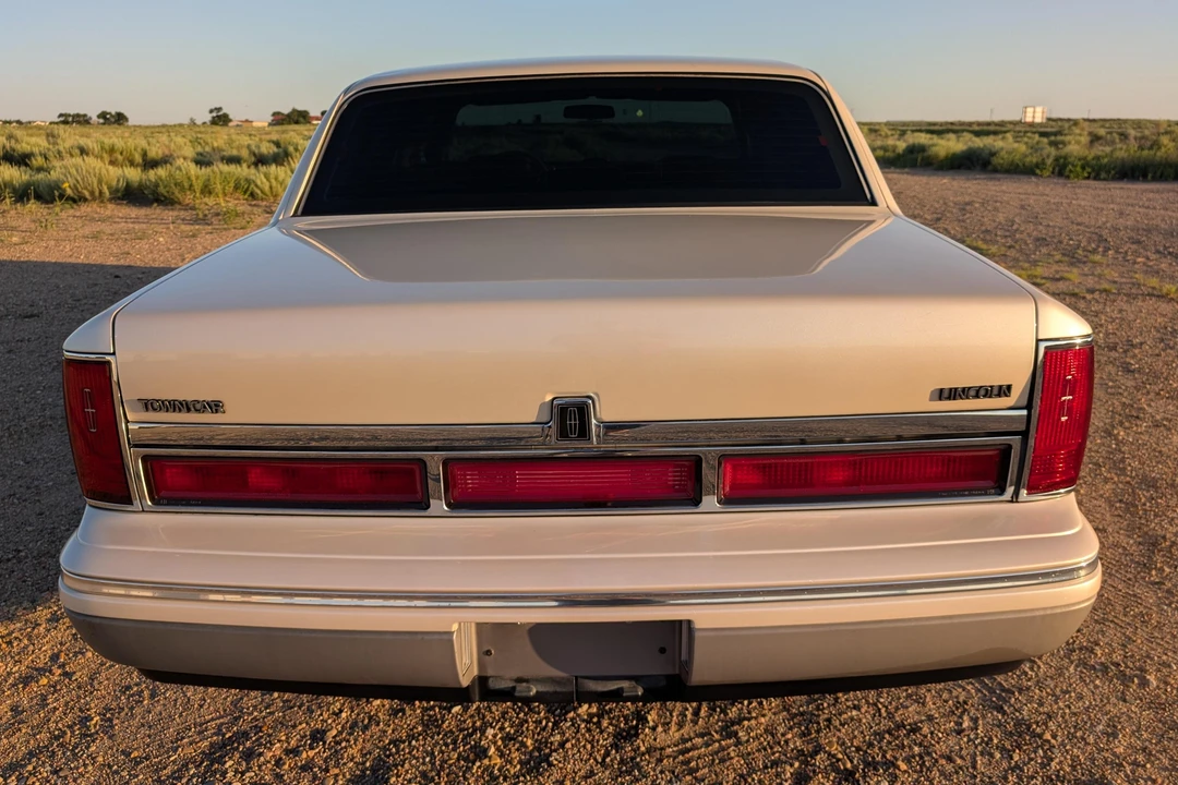1995 Lincoln Town Car - Image 5 of 31
