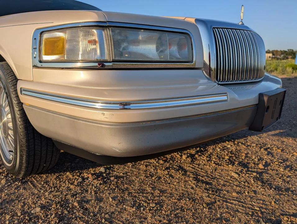1995 Lincoln Town Car - Image 22 of 31