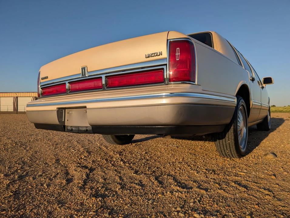 1995 Lincoln Town Car - Image 14 of 31