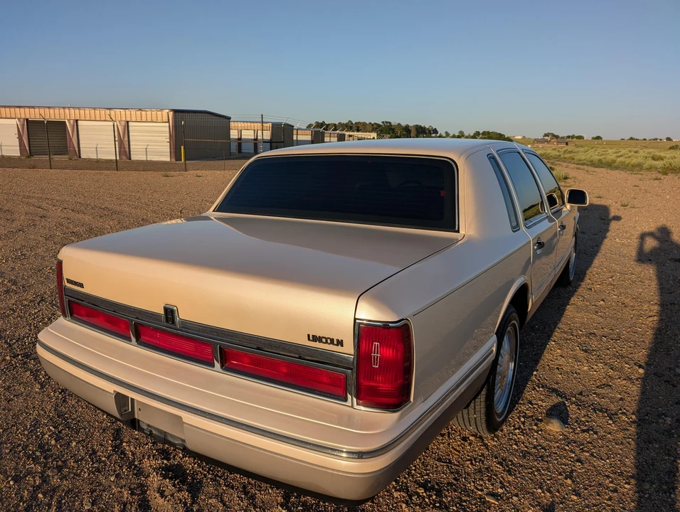 1995 Lincoln Town Car - Image 15 of 31