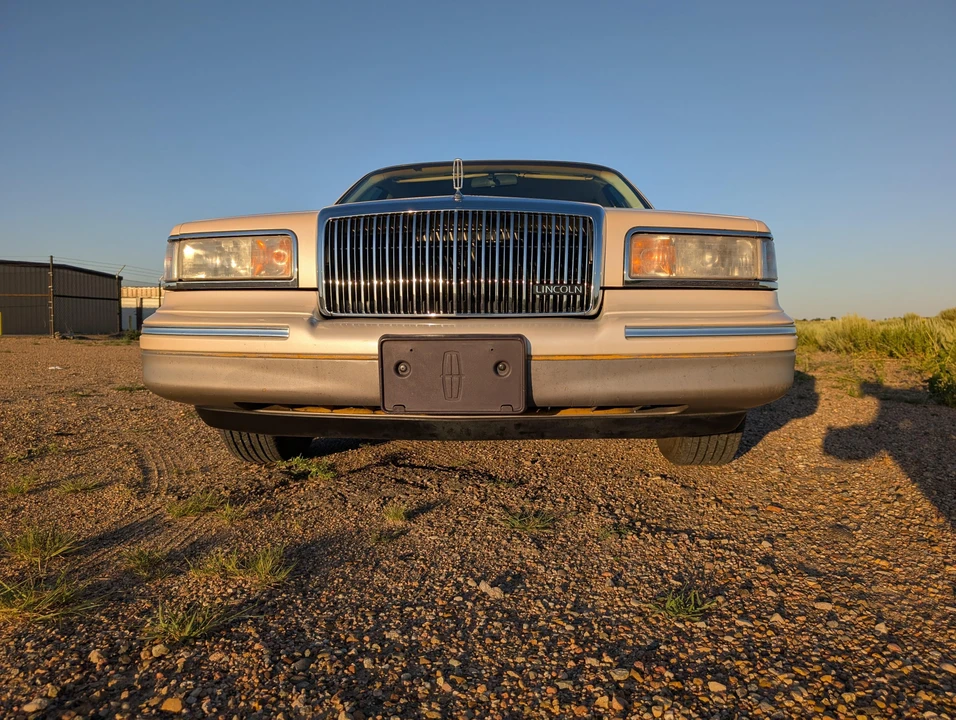 1995 Lincoln Town Car - Image 6 of 31