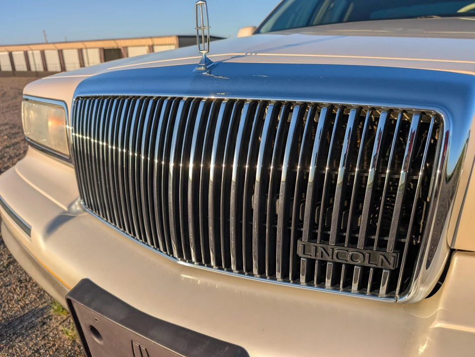 1995 Lincoln Town Car - Image 25 of 31