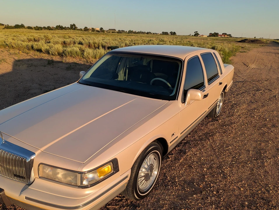1995 Lincoln Town Car - Image 7 of 31