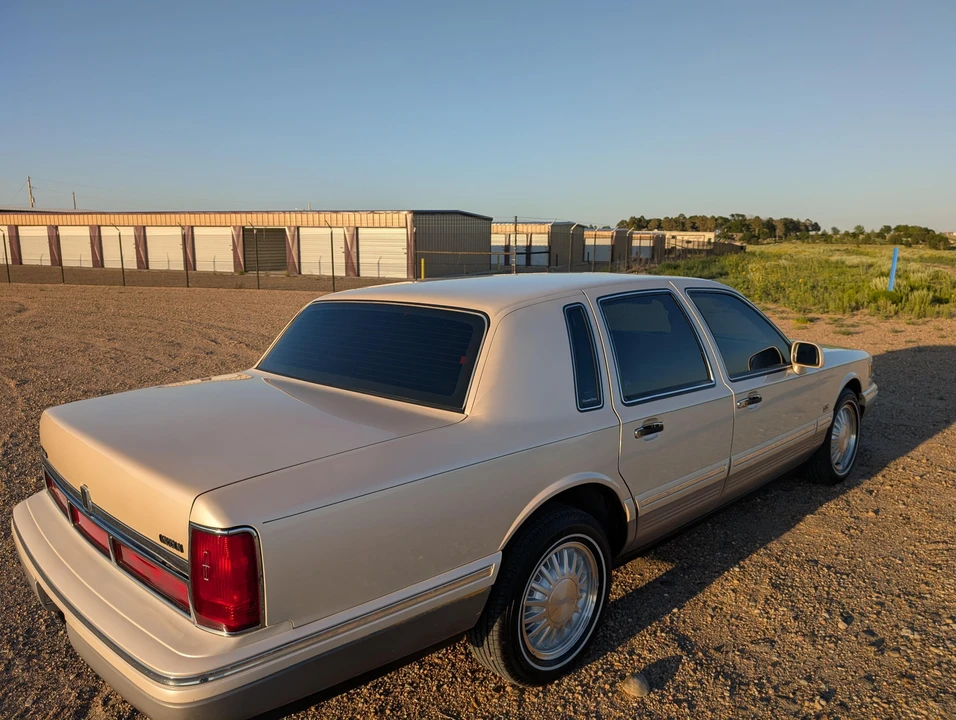 1995 Lincoln Town Car - Image 17 of 31