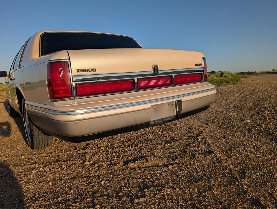 1995 Lincoln Town Car - Image 11 of 31