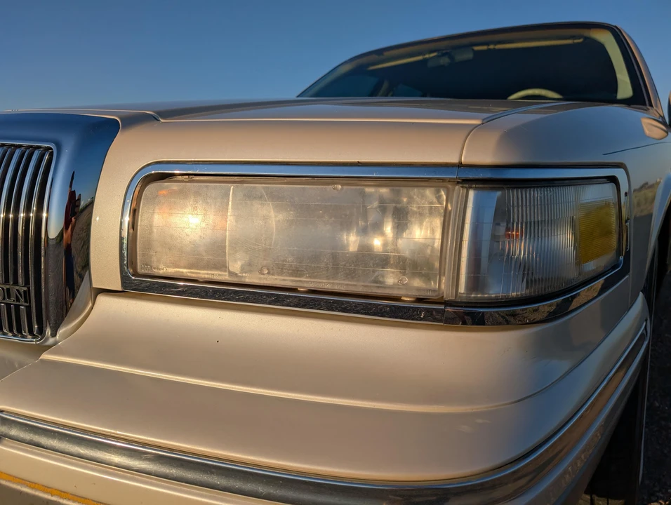 1995 Lincoln Town Car - Image 28 of 31