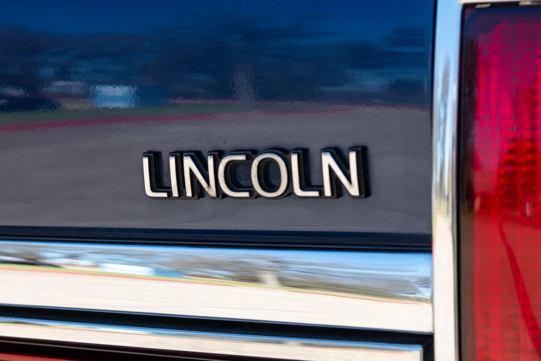 1995 Lincoln Town Car - Image 26 of 31
